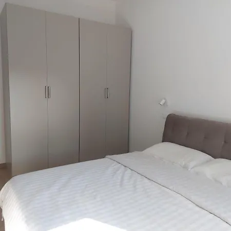 Spacious In Apartment Verona
